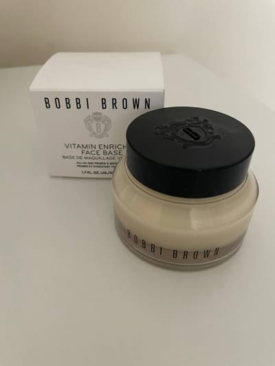 Bobbi Brown 維他命完美乳霜，換季天氣底妝也超服貼